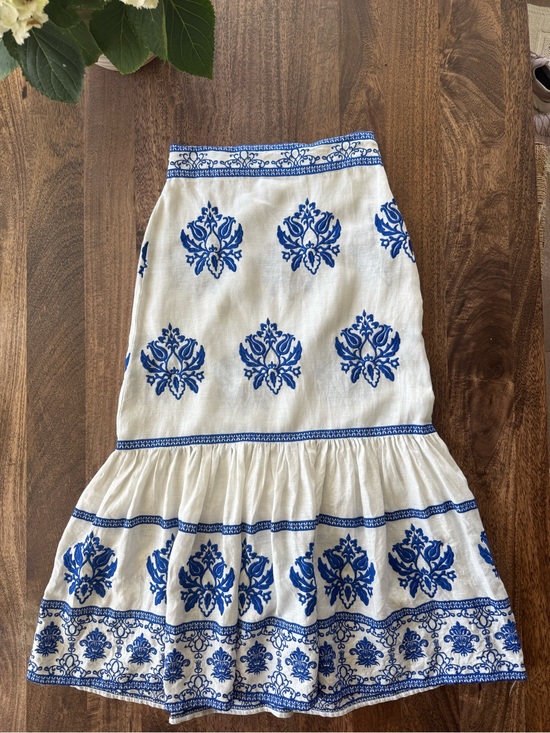 Zara Dresses & Skirts - Zara Blue & White Embroidered Linen Midi Skirt - Size Small